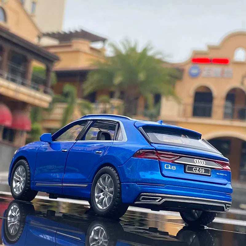 1:32 AUDI Q8 SUV Alloy Car Model Diecast Metal Vehicles Car Model Collection High Simulation Sound and Light Childrens Toys Gift